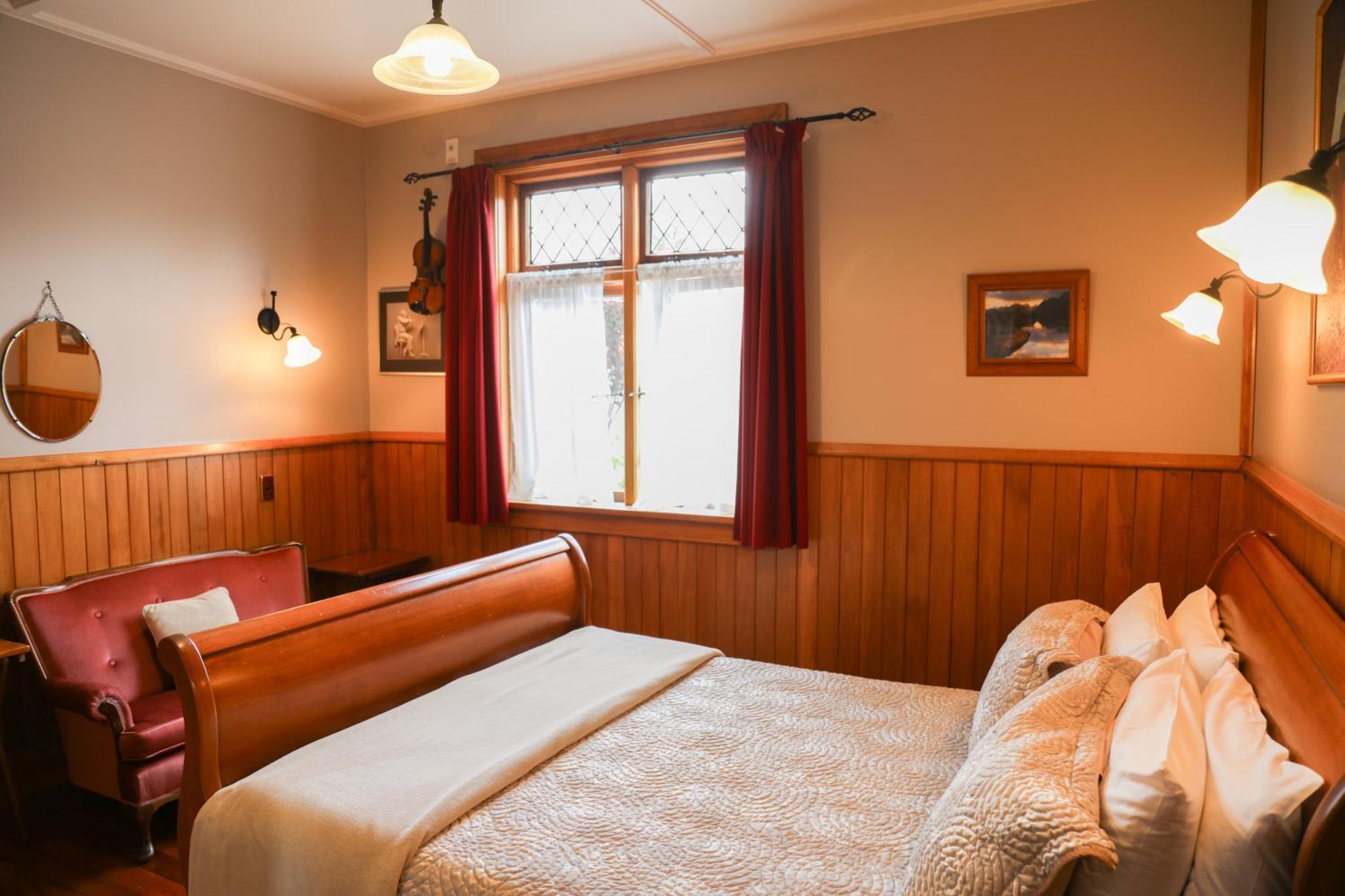 Bed & Breakfast Te Anau Lodge 4*